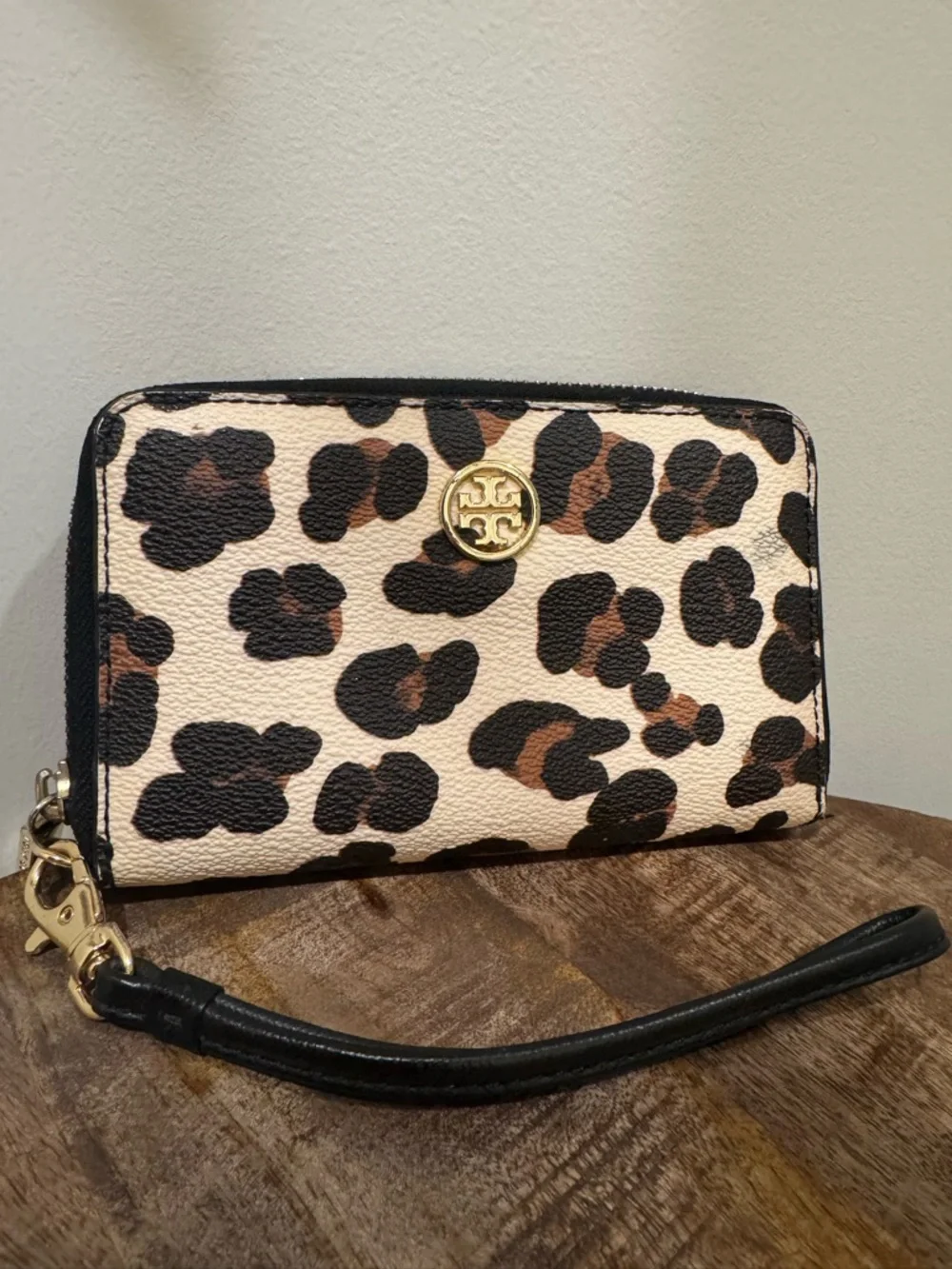 Tory Burch Robinson leopard print wallet - Picture 1 of 11
